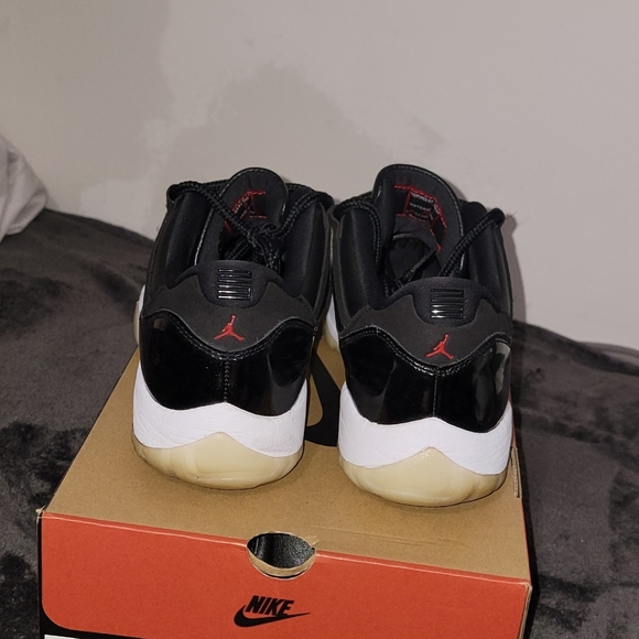 Jordan 11 - Picture 2 of 3